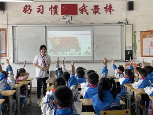 大员工党员带头讲 趣味党史进小员工课堂 大员工党员带头讲 趣味党史进小员工课堂